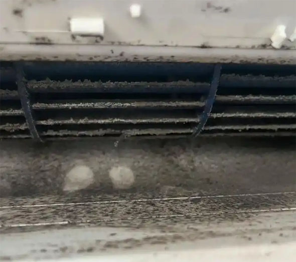 大东空调吹的风有股烧焦味是怎么回事